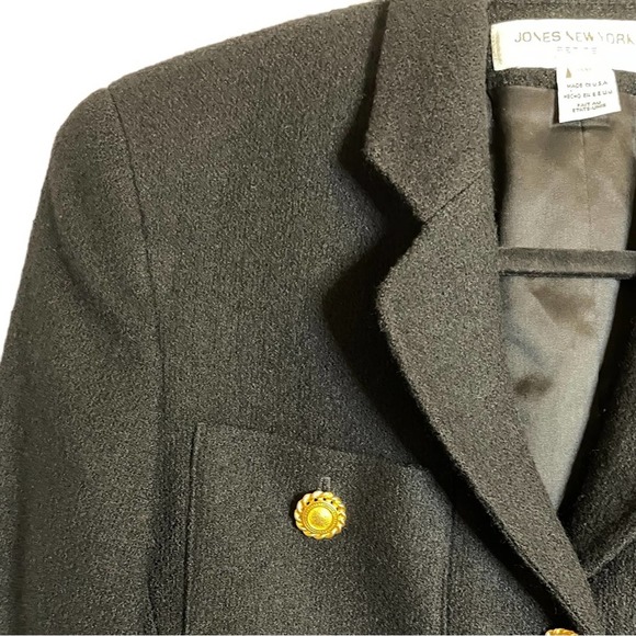 Jones New York Petite Wool Blend Black Blazer w/ Gold Toned Button’s Size 4P - Picture 3 of 8